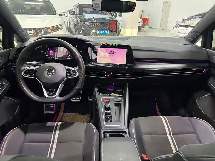 Фото 16 - Volkswagen Golf