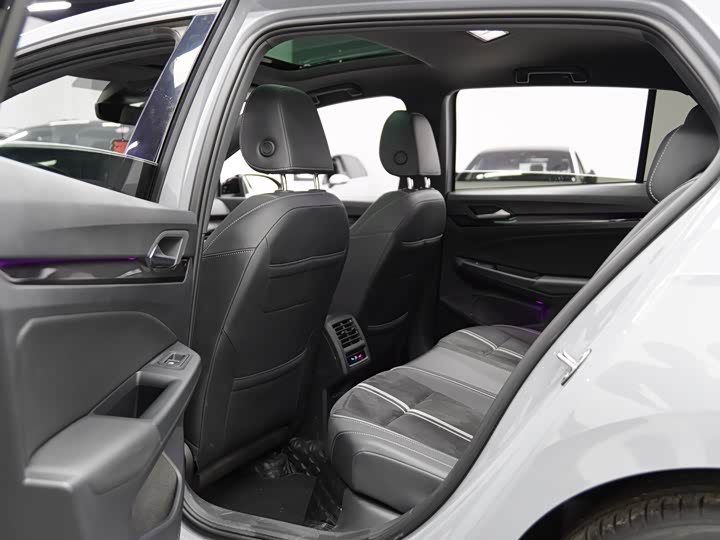 Фото 18 - Volkswagen Golf