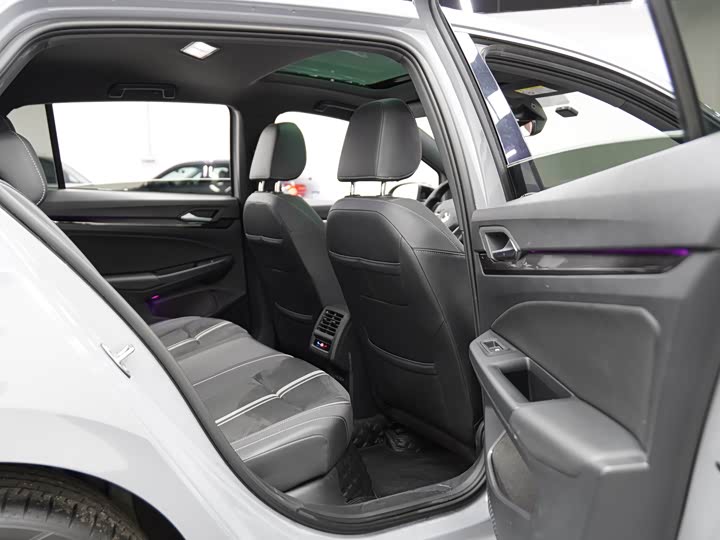 Фото 20 - Volkswagen Golf