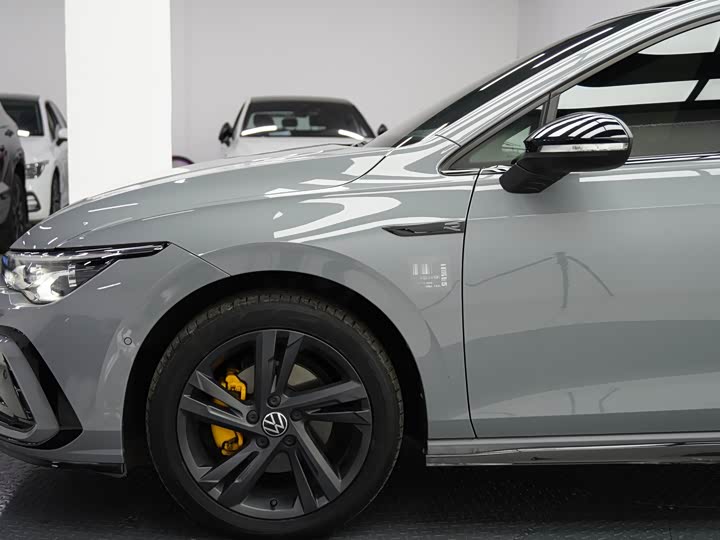 Фото 8 - Volkswagen Golf