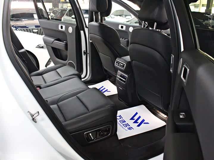 Фото 11 - LiXiang L7