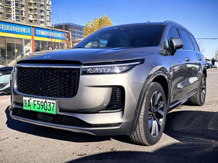 Фото 1 - LiXiang One