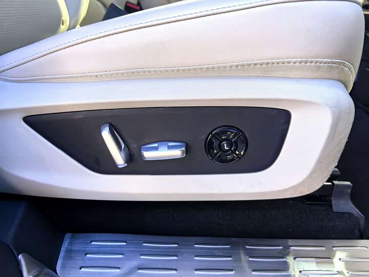 Фото 10 - LiXiang One