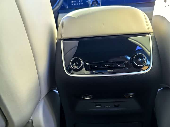 Фото 11 - LiXiang One