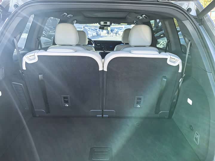 Фото 12 - LiXiang One