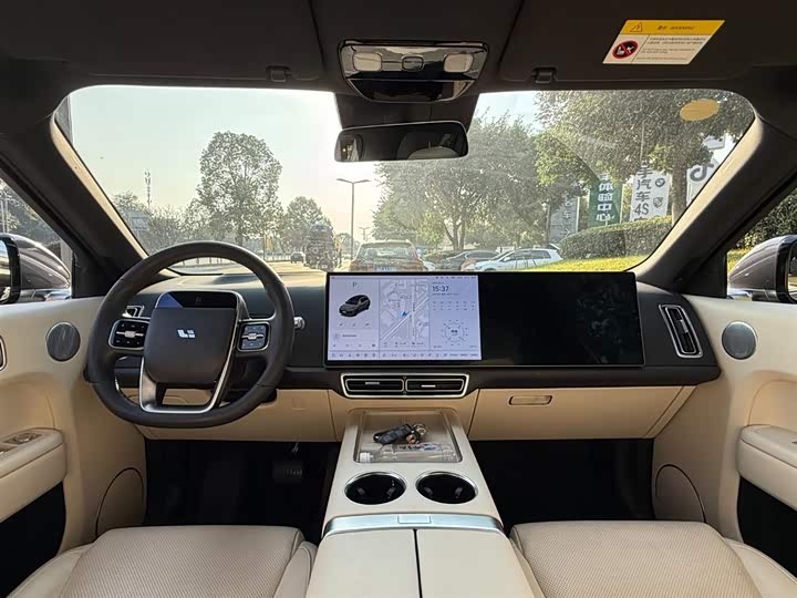 Фото 12 - LiXiang L8