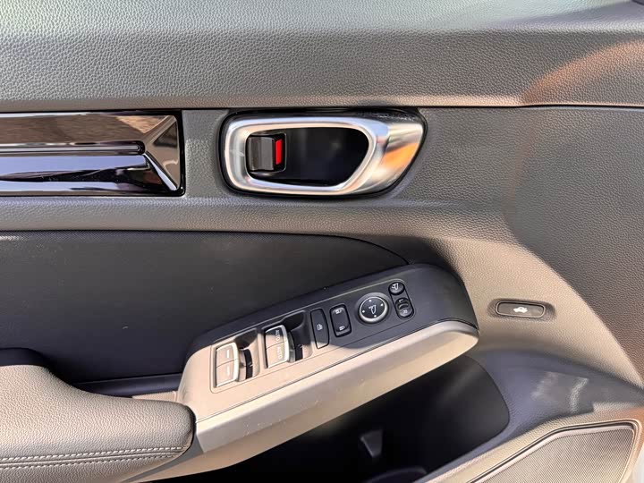 Фото 10 - Honda Civic