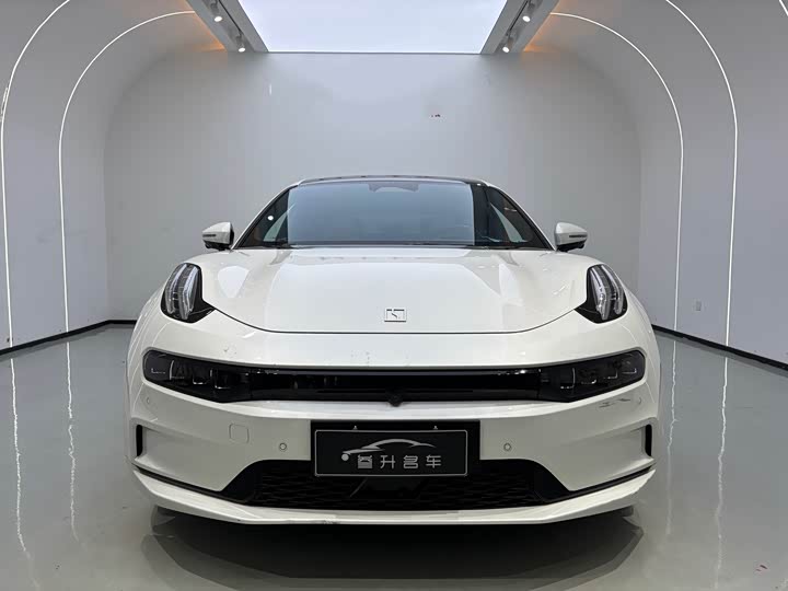 Фото 2 - Zeekr 001