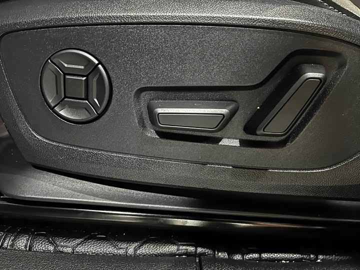 Фото 16 - Audi Q3