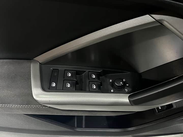 Фото 8 - Audi Q3