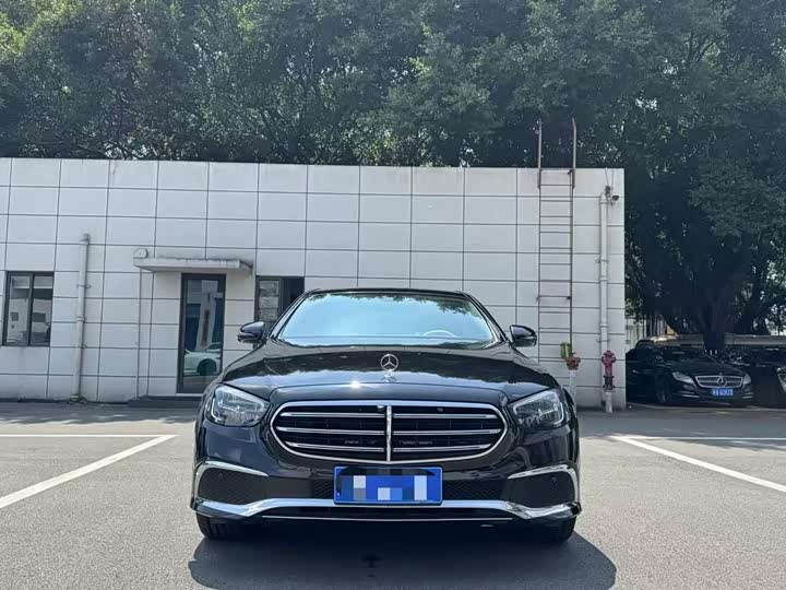 Фото 1 - Mercedes-Benz E-Class