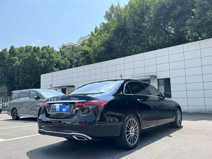 Фото 3 - Mercedes-Benz E-Class