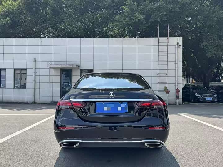 Фото 4 - Mercedes-Benz E-Class