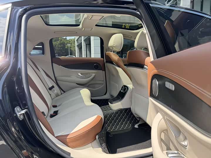 Фото 5 - Mercedes-Benz E-Class