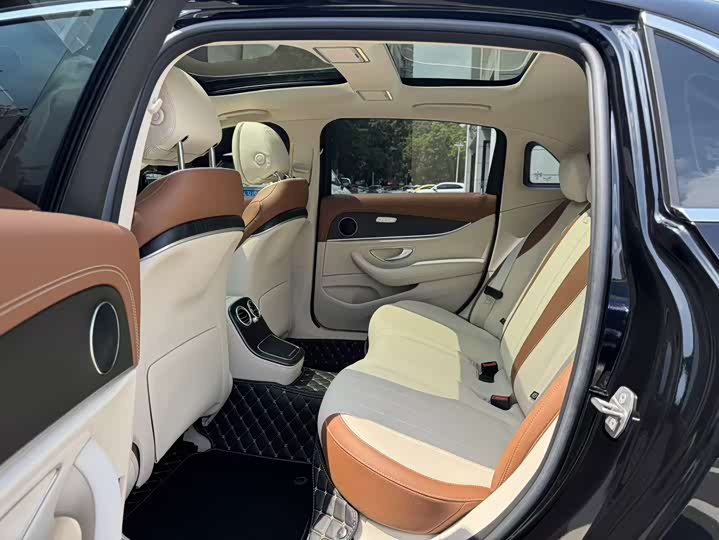 Фото 7 - Mercedes-Benz E-Class