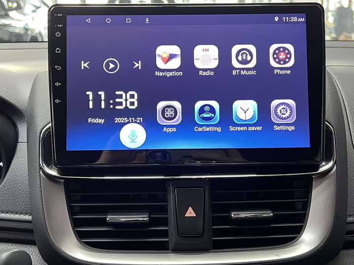 Фото 14 - Toyota Yaris L Hatchback