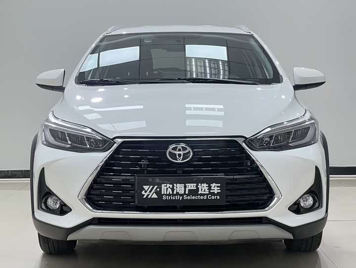 Фото 2 - Toyota Yaris L Hatchback