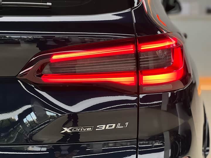 Фото 18 - BMW X5