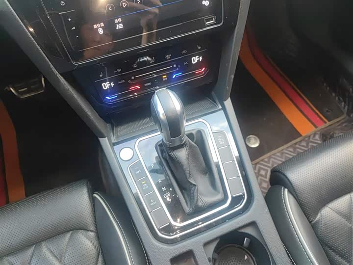 Фото 14 - Volkswagen Magotan GTE Hybrid