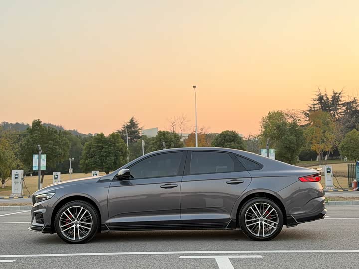 Фото 4 - Geely Preface