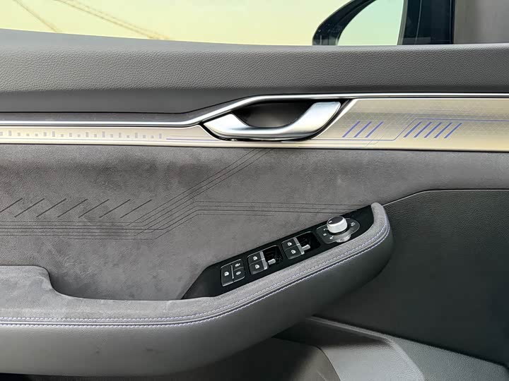 Фото 9 - Geely Preface