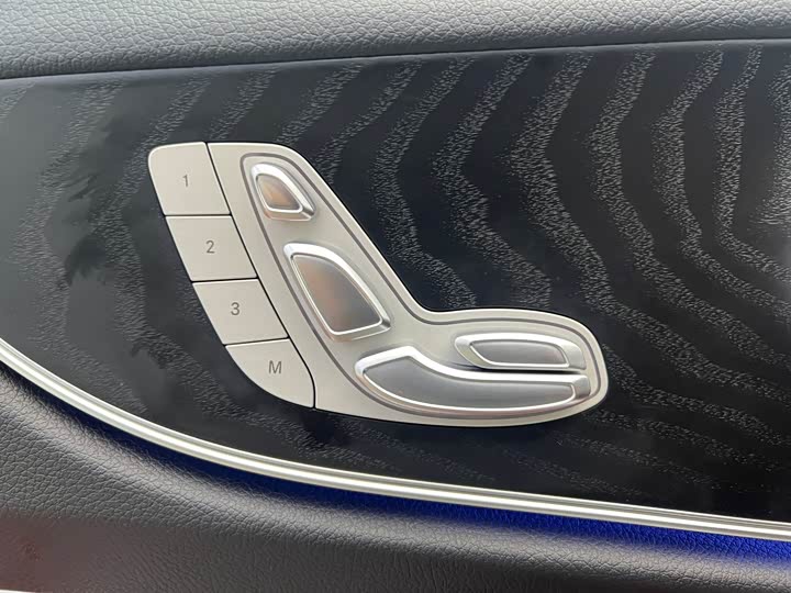 Фото 10 - Mercedes-Benz E-Class