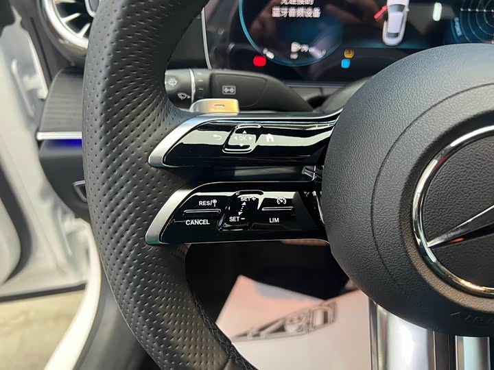 Фото 11 - Mercedes-Benz E-Class