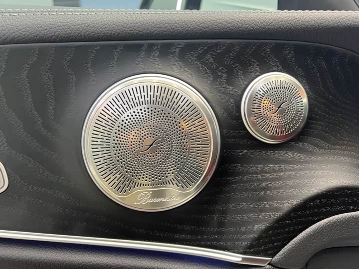 Фото 12 - Mercedes-Benz E-Class