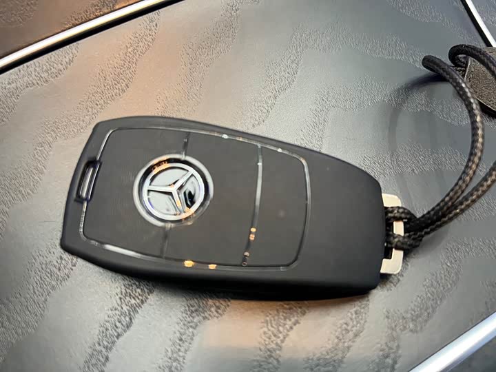 Фото 14 - Mercedes-Benz E-Class