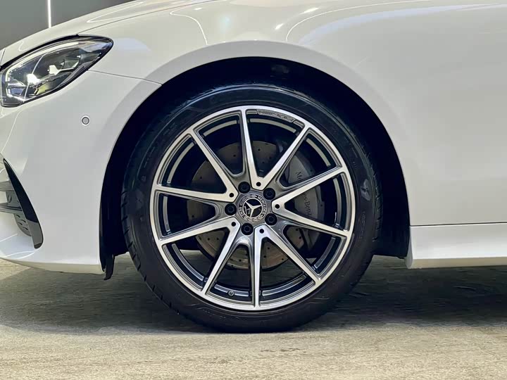 Фото 19 - Mercedes-Benz E-Class