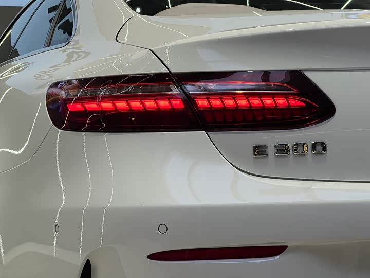 Фото 20 - Mercedes-Benz E-Class