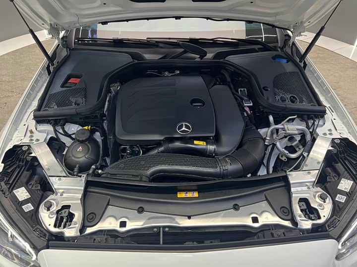 Фото 21 - Mercedes-Benz E-Class