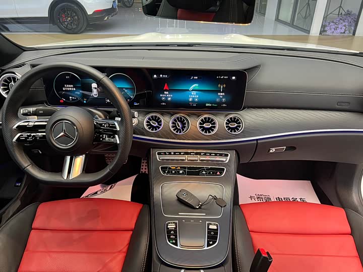 Фото 4 - Mercedes-Benz E-Class