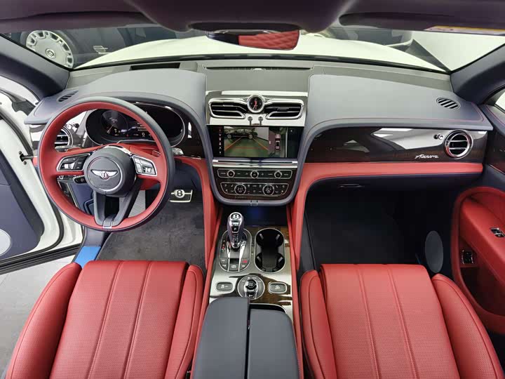 Фото 9 - Bentley Bentayga