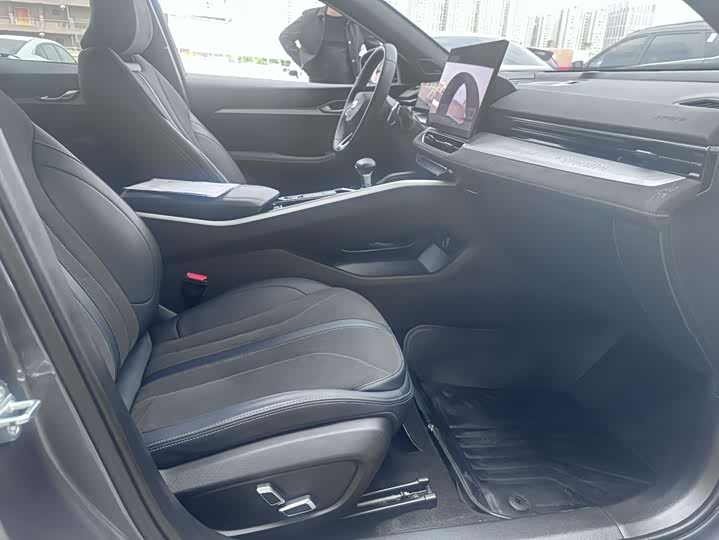 Фото 8 - Geely Preface