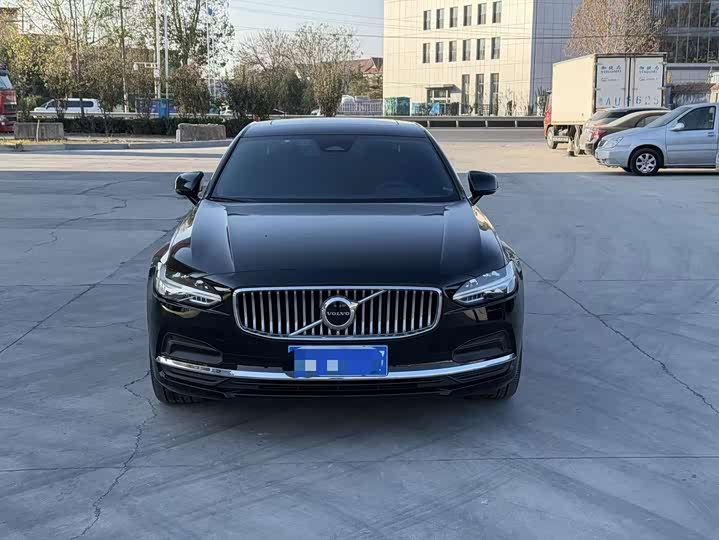 Фото 2 - Volvo S90