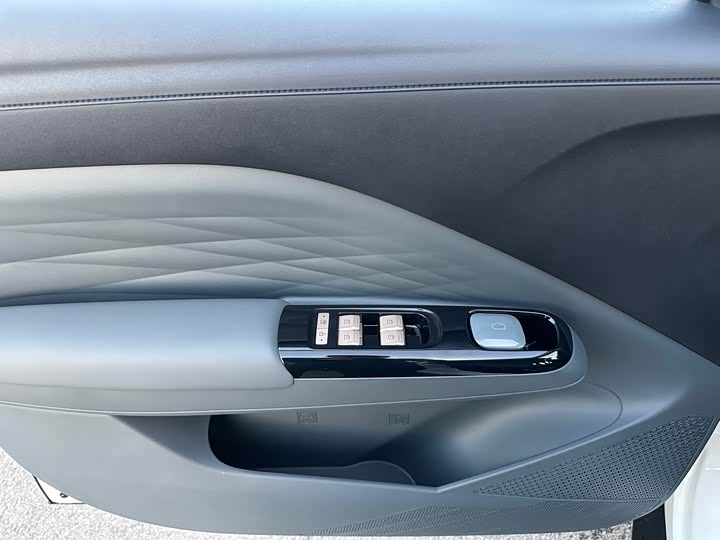 Фото 9 - BAIC Arcfox T1