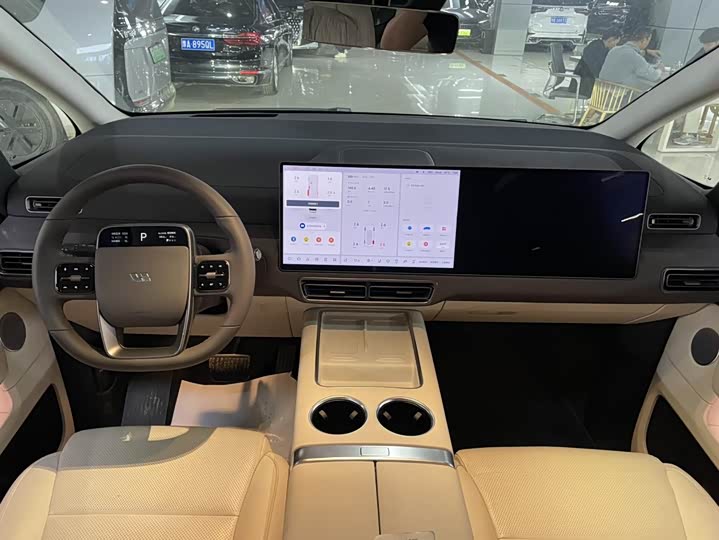 Фото 7 - LiXiang Mega