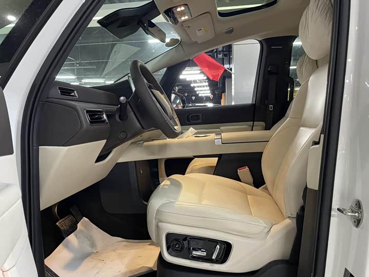 Фото 9 - LiXiang Mega