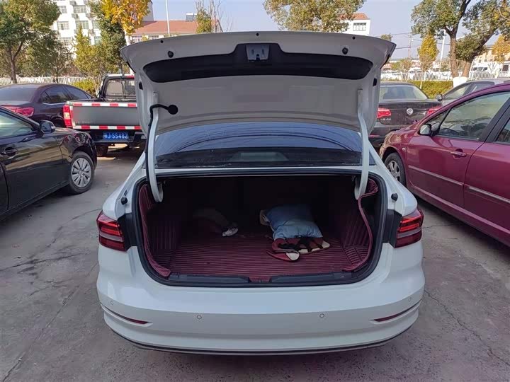 Фото 9 - Volkswagen Lavida