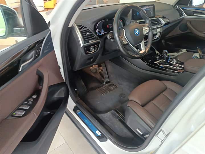 Фото 14 - BMW iX3