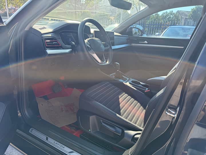 Фото 9 - Volkswagen Lavida