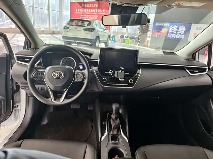 Фото 10 - Toyota Corolla