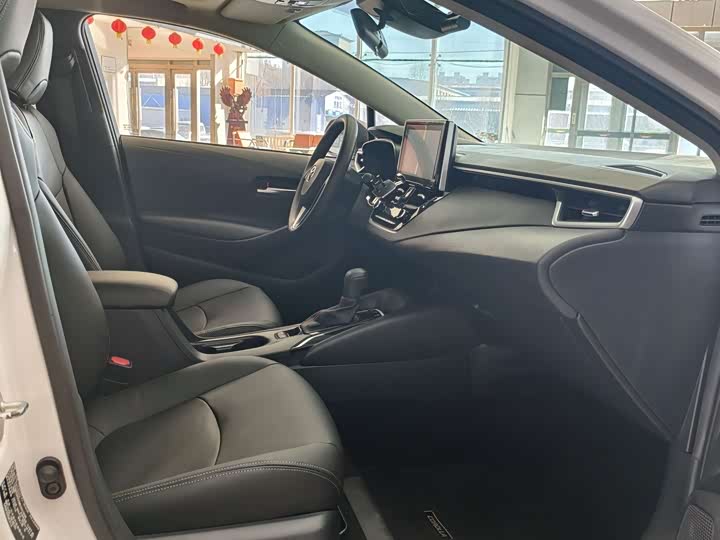 Фото 18 - Toyota Corolla