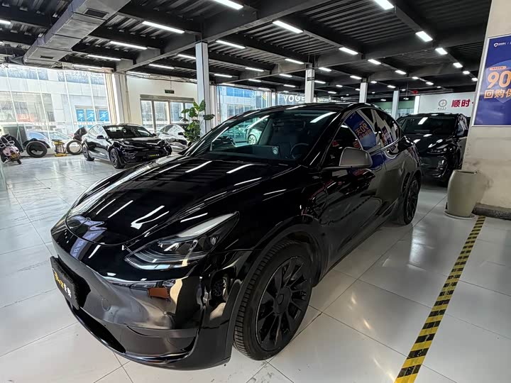 Фото 1 - Tesla Model Y