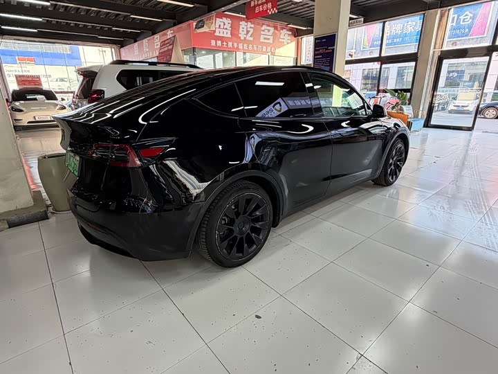 Фото 8 - Tesla Model Y