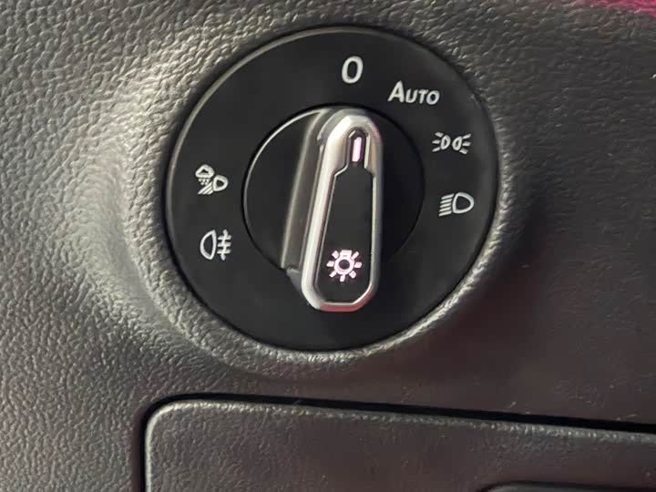 Фото 11 - Volkswagen Sagitar L