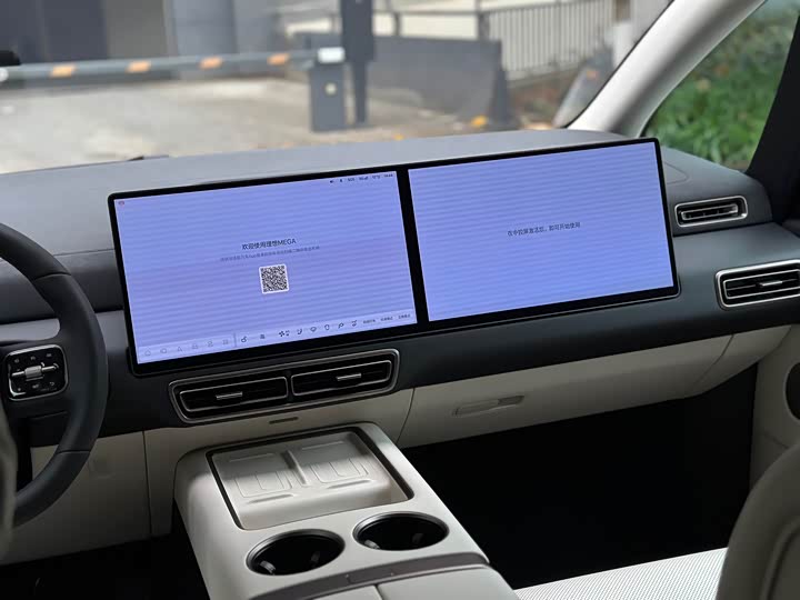 Фото 12 - LiXiang Mega