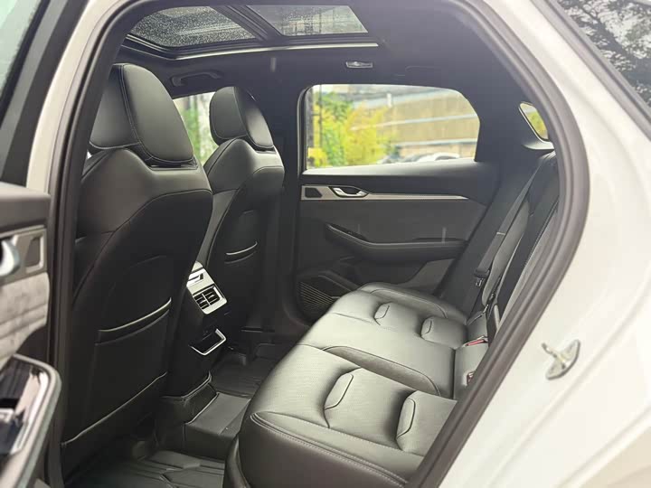 Фото 11 - Geely Preface