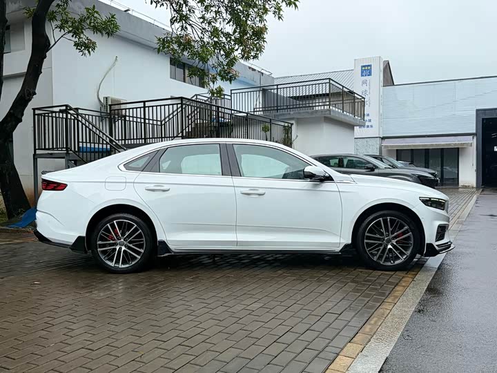 Фото 4 - Geely Preface